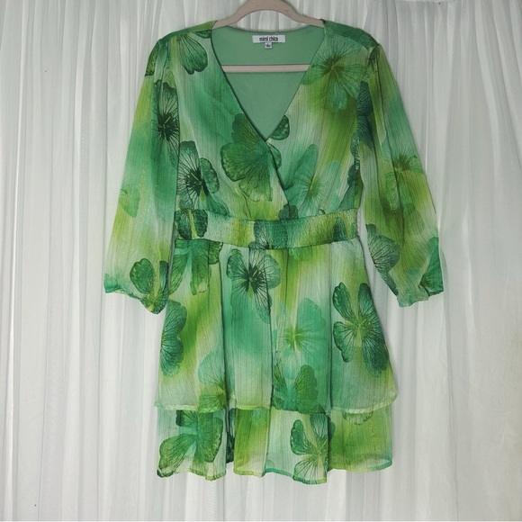 Mimi Chica Dresses & Skirts - Mimi Chica Green V-Neck Sundress with 3/4 Bishop Sleeves